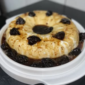 Manjar de Coco com Calda de Ameixas